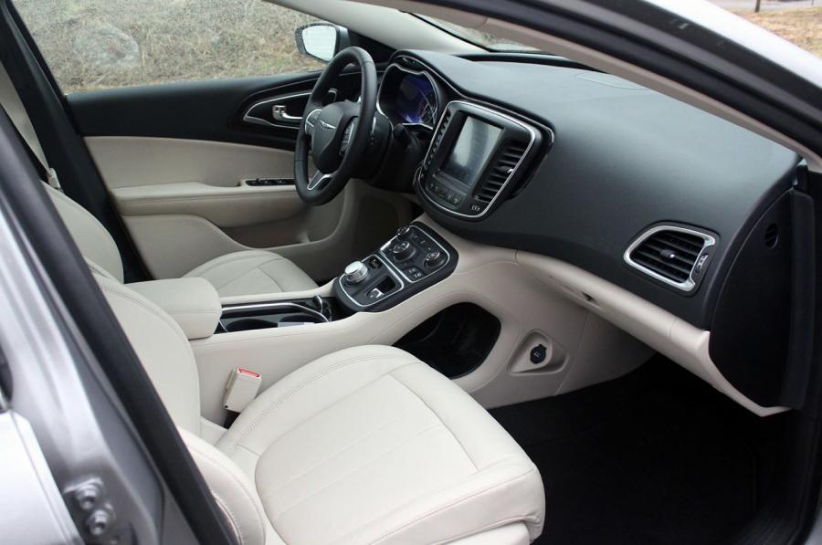  Chrysler 200 2015 года  (фото 166 из 207)